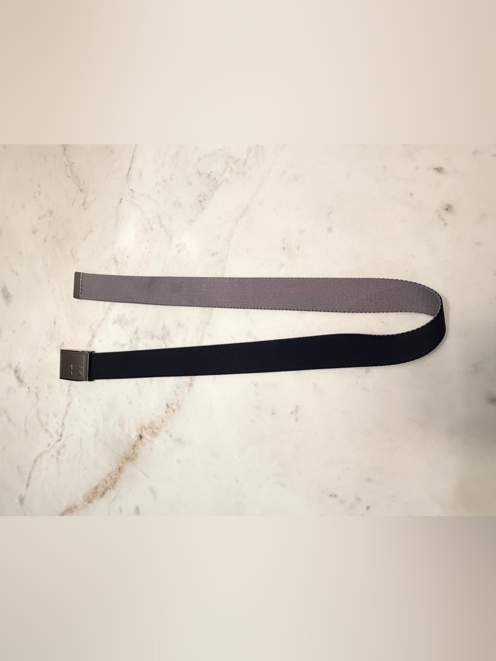 Under Armour Dual-Tone - Gray & Black Reversible 37 inches